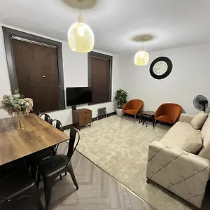 Fabulous 3 Bed - Near Excel - Sleeps 6 - 8 London